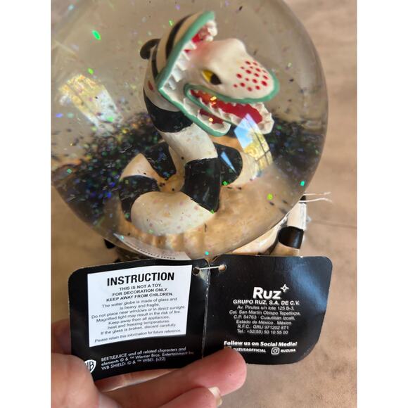 NWT Disney Beetlejuice 5.5” Sandworm Snow Globe 2021 Ruz - Picture 7 of 7